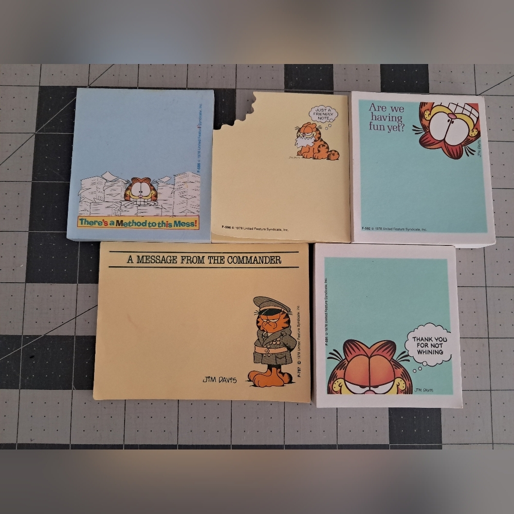 Vintage Garfield Comic Notepad Set, Preowned
